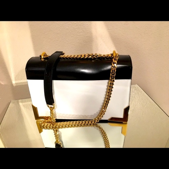 BALMAIN PARIS- BOX 25 SHOULDER BAG, BRAND NEW WITH TAGS! FREE SHIPPING - Picture 4 of 11